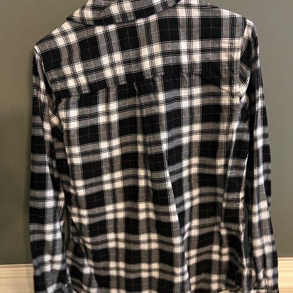 Black and white button down shirt - Picture 3 of 3